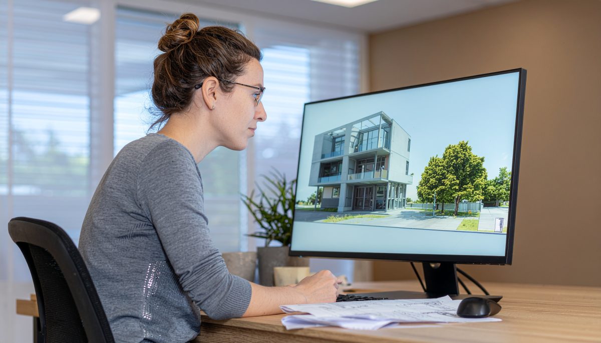 DTM3D - Modèle 3D de bâtiment : Clé pour gestion et restauration - Architecte analysant un modele 3D batiment sur ecran pour un projet de restauration DTM3D Architecte analysant un modèle 3D bâtiment sur écran pour un projet de restauration - DTM3D